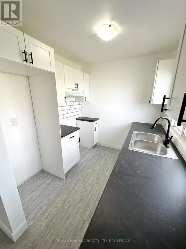Fort Erie (central), ON L2A1W5,71 Hagey AVE #1