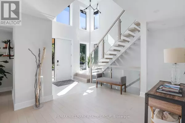 Ottawa, ON K2A2T6,668 MANSFIELD AVENUE