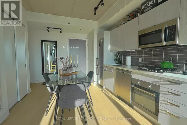 Ottawa, ON K2P1J5,203 Catherine ST #1804