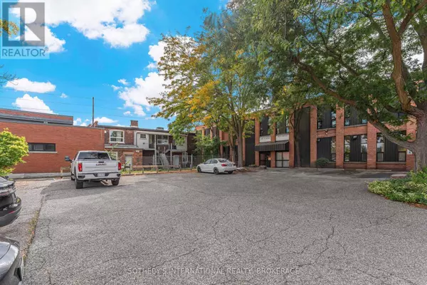 St. Catharines (e. Chester), ON L2R3E8,243 Church ST #211