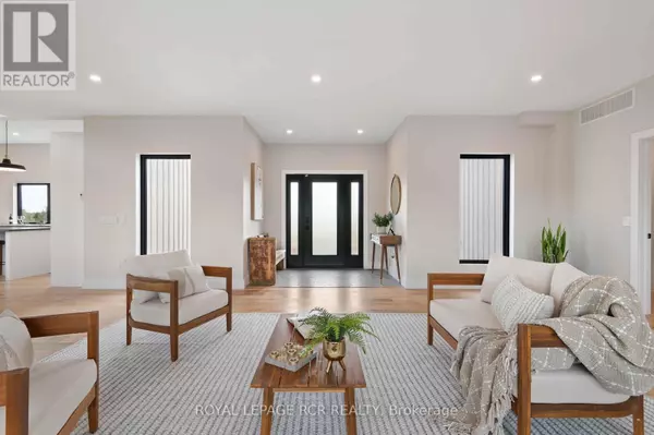 Mono, ON L9W5N4,595130 BLIND LINE