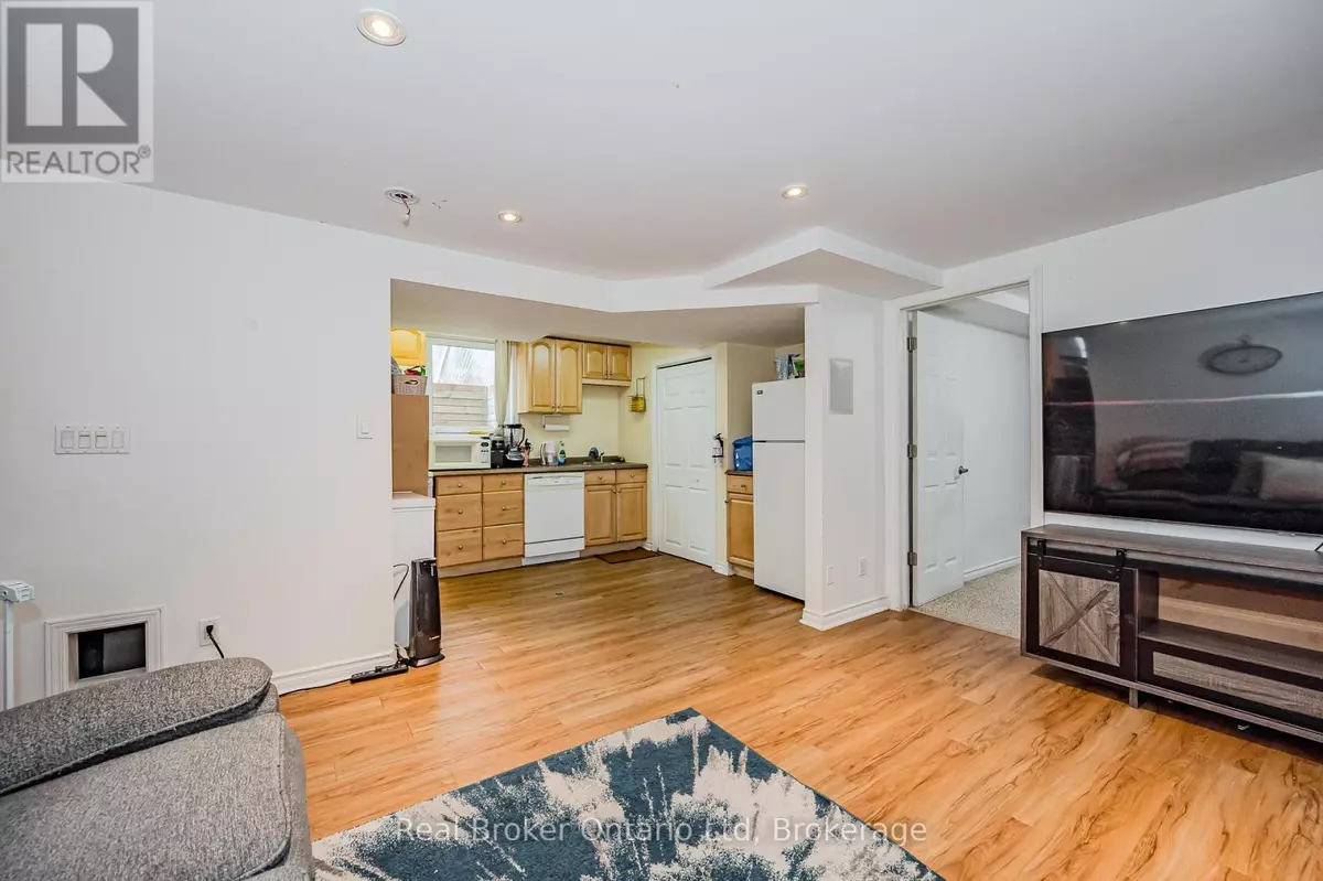 Guelph (kortright East), ON N1G4Y8,14 Southcreek TRL #B