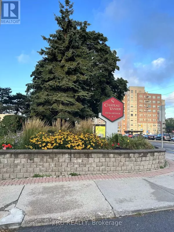 158C McArthur AVE #1606, Ottawa, ON K1L8E7