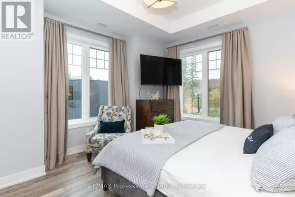 Huntsville (chaffey), ON P1H1A9,25 Pen Lake Point RD #100