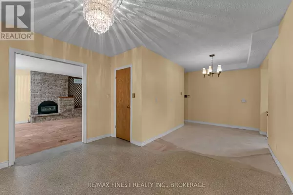 Kingston (central City West), ON K7M2V7,85 HOLLAND CRESCENT