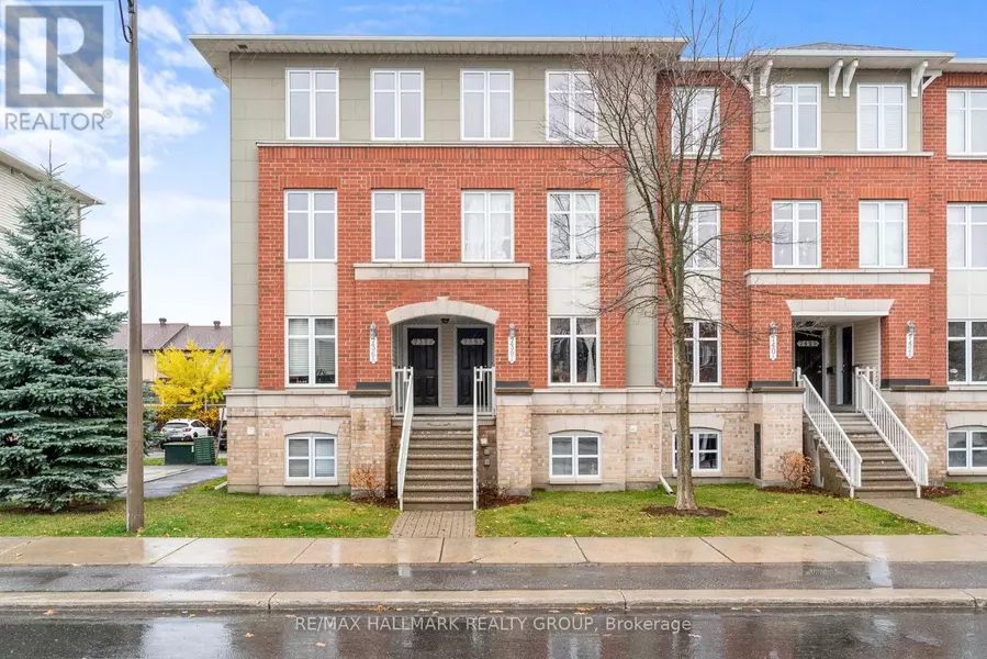 736B CHAPMAN MILLS DRIVE, Ottawa, ON K2J3V2