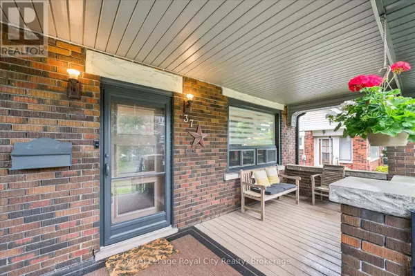 Kitchener, ON N2M1X2,37 BROCK STREET