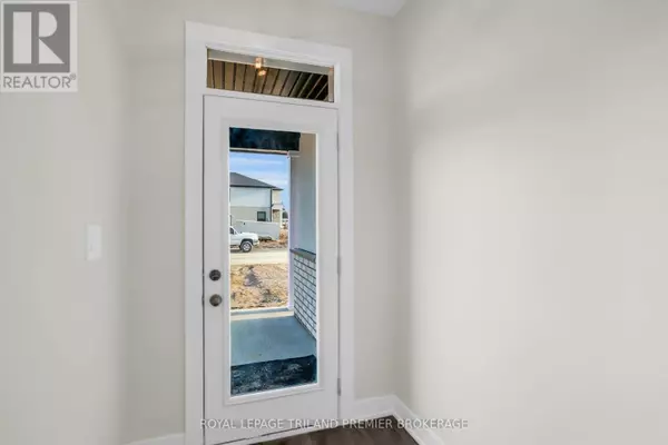 London South (south U), ON N6M1G4,1591 CHICKADEE TRAIL