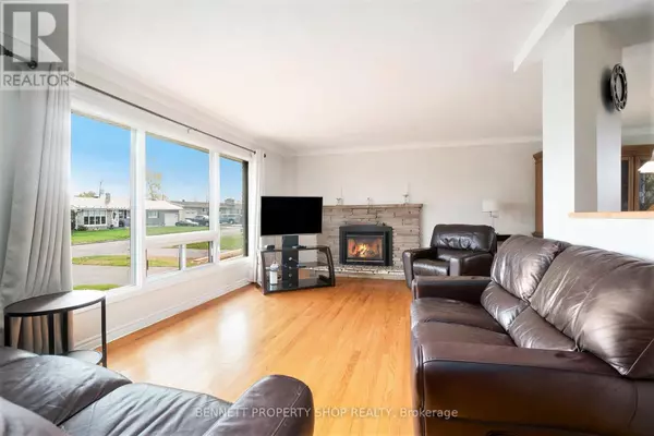 Ottawa, ON K2G3E8,17 GLENMANOR DRIVE