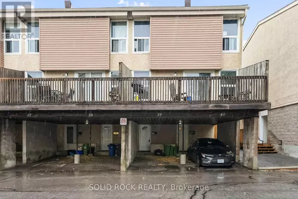 Ottawa, ON K1V9N3,3415 Uplands DR #39