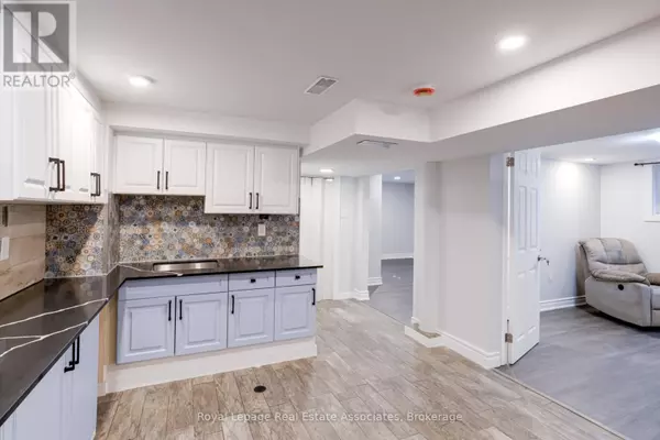 Cambridge, ON N1R5J7,41 WOOLLEY STREET