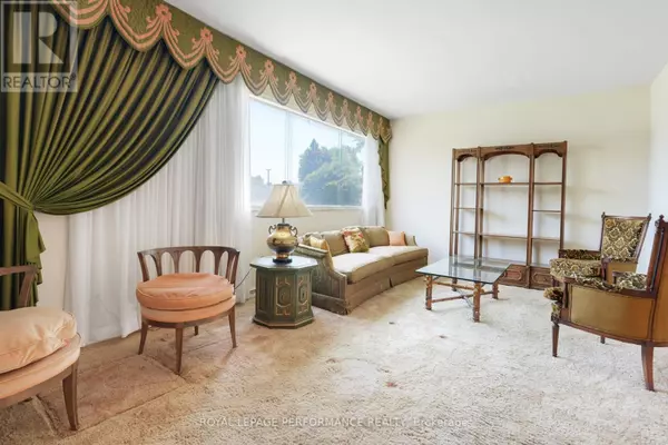 Ottawa, ON K1G2L2,2194 HAIG DRIVE