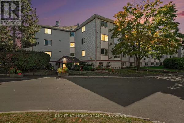 318 Lorry Greenberg DR #107, Ottawa, ON K1T2R5