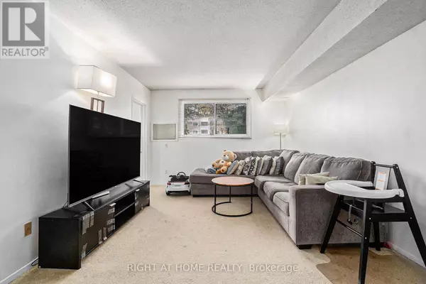 Ottawa, ON K1T2R5,318 Lorry Greenberg DR #107