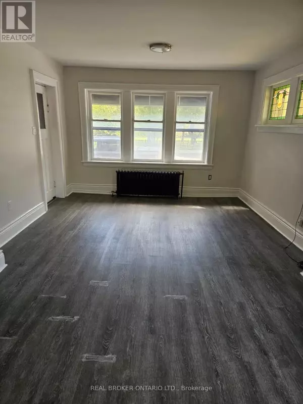 Hamilton (crown Point), ON L8M1N3,983 Main ST East #1