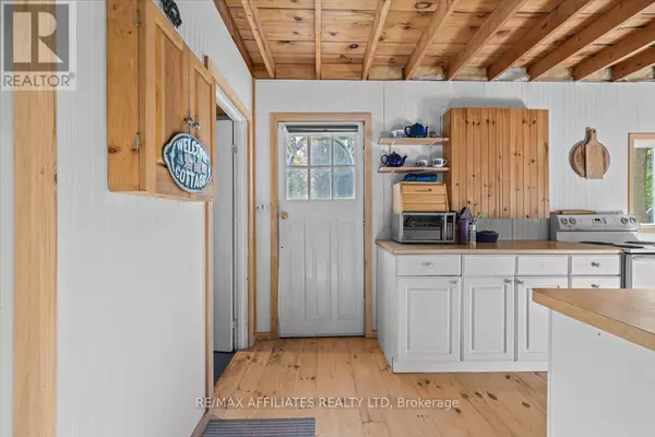 Rideau Lakes, ON K0G1V0,402 MP4 ROAD