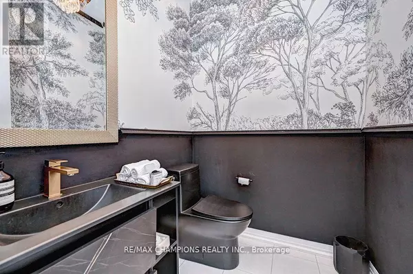 Cambridge, ON N1S4Y6,216 NEWMAN DRIVE