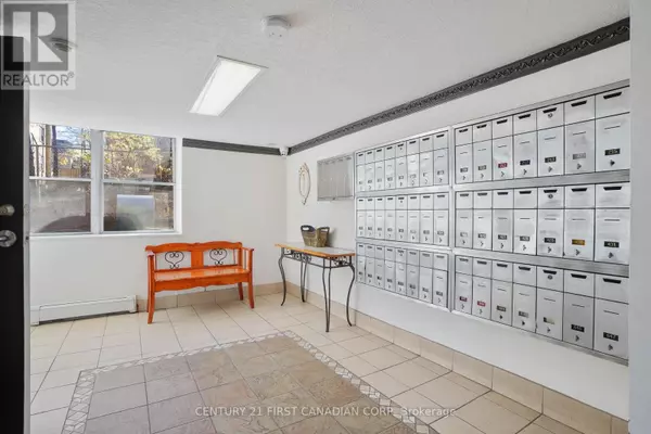 London South (south F), ON N6C4J8,75 High ST #108