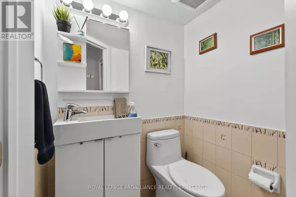 Kingston (city Northwest), ON K7P3C6,270 ELLESMEER AVENUE