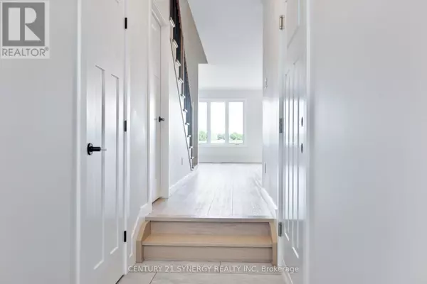 North Stormont, ON K0A1R0,21 HELEN STREET