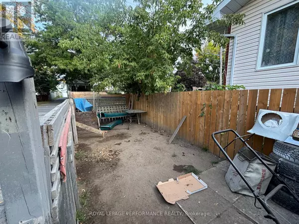 Cornwall, ON K6H3X1,345 GLOUCESTER ST N STREET N