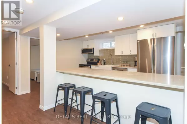 Ottawa, ON K2C1G1,2176 Lambeth WALK #B