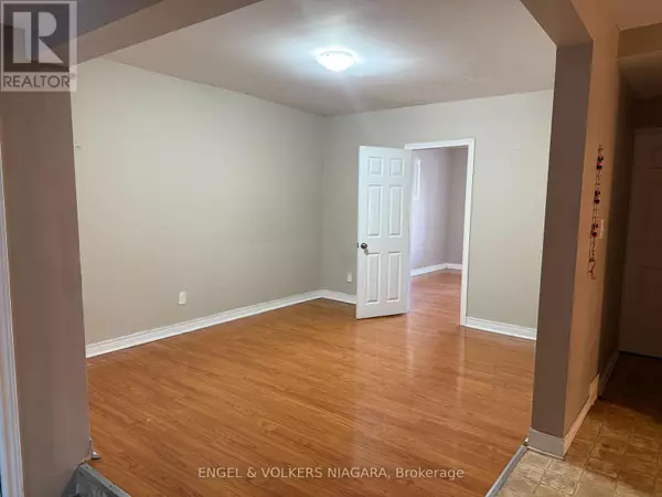 Niagara Falls (cherrywood), ON L2E1Z8,5006 Willmott ST #Main Floor