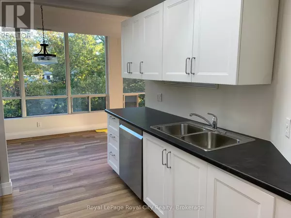 Guelph (junction/onward Willow), ON N1H8H4,105 Bagot ST #301