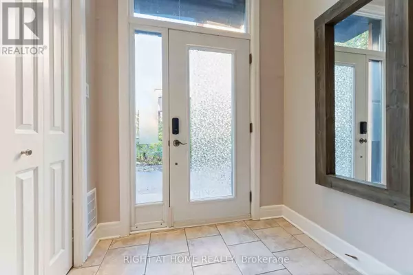 Ottawa, ON K1N0A5,110 LITTLE LONDON PRIVATE