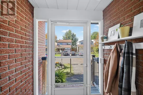 Ottawa, ON K2M1C3,9 RIDING WAY