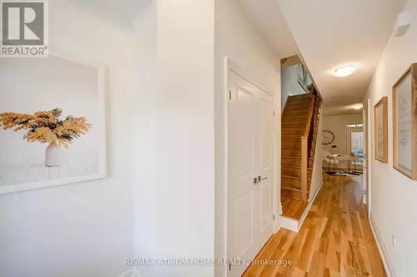 Hamilton (ancaster), ON L9B2G7,111 Wilson ST East #2