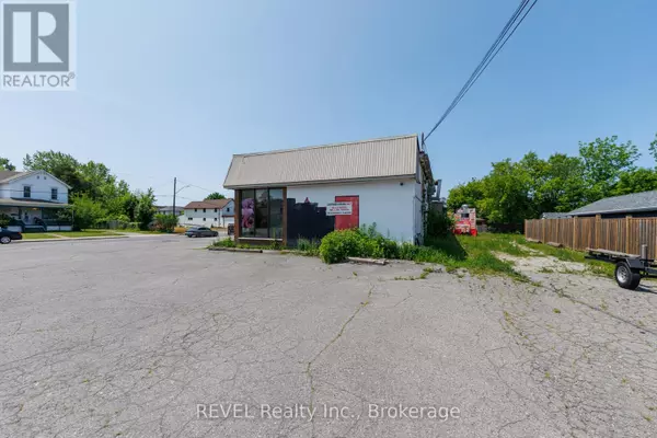 Niagara Falls (downtown), ON L2E2S4,4957 Bridge ST North #Unit 1