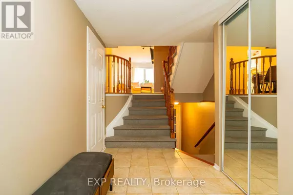 Ottawa, ON K2M2H9,86 FURLONG CRESCENT