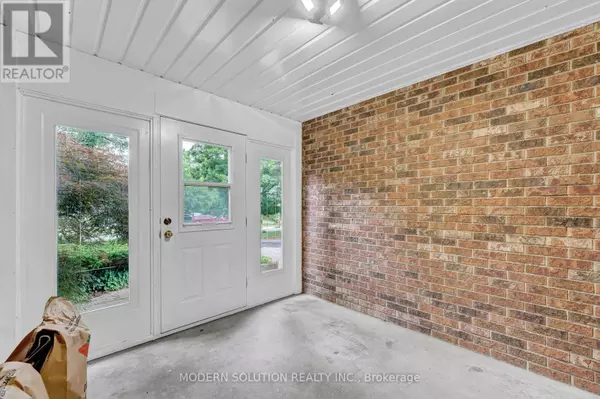 Waterloo, ON N2L6B4,370A CHURCHILL COURT