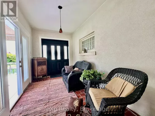 Hanover, ON N4N1M9,85 10TH STREET