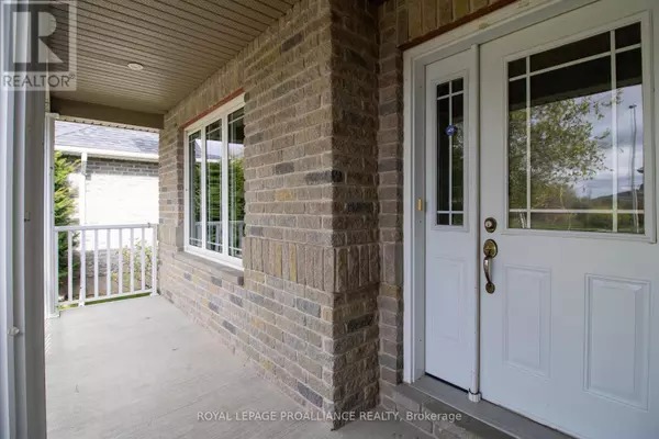 Brockville, ON K6V7N1,1009 CRESTWOOD DRIVE