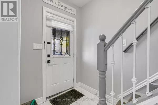 Hamilton (crown Point), ON L8L7L5,12 LINCOLN STREET