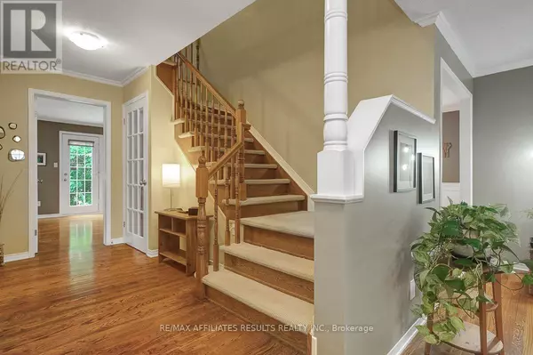 Ottawa, ON K2S1R2,35 CRANTHAM CRESCENT