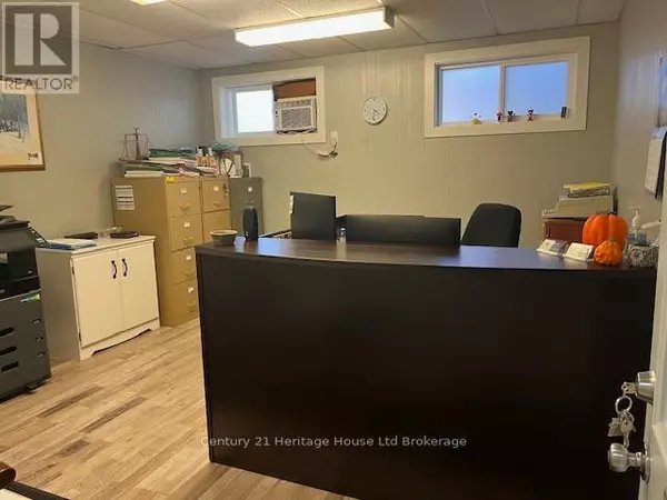 Norfolk (delhi), ON N4B1V3,237 MAIN STREET