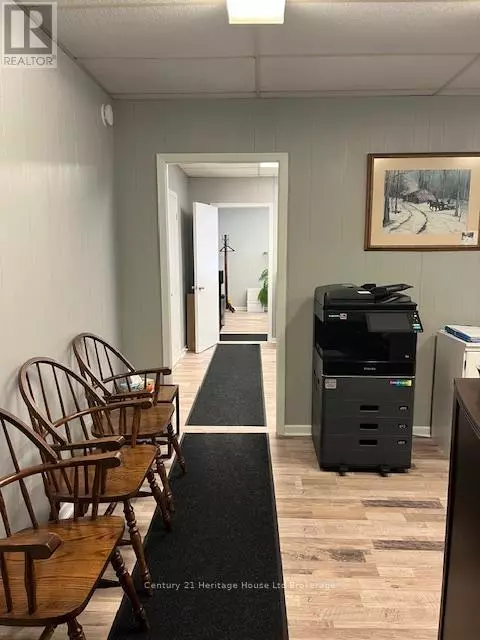 Norfolk (delhi), ON N4B1V3,237 MAIN STREET