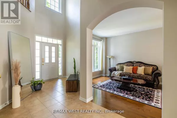 Ottawa, ON K2J5N6,214 CASTLEGARTH CRESCENT