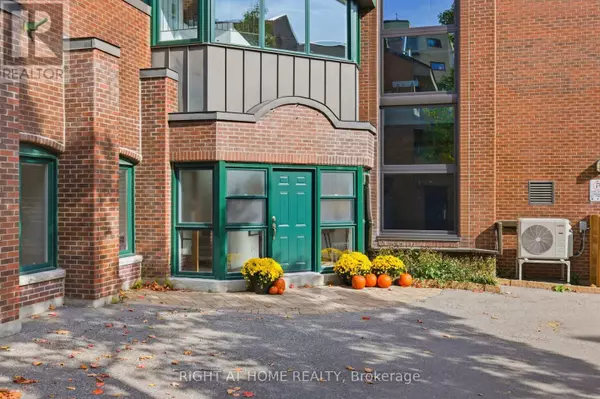 135 Springfield RD #21, Ottawa, ON K1M1C5