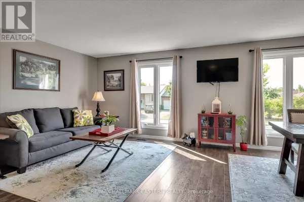 Peterborough (ashburnham Ward 4), ON K9L1X2,2574 FOXMEADOW ROAD