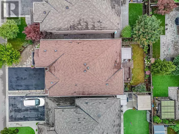 Hamilton (waterdown), ON L8B0R5,19 MCKNIGHT AVENUE