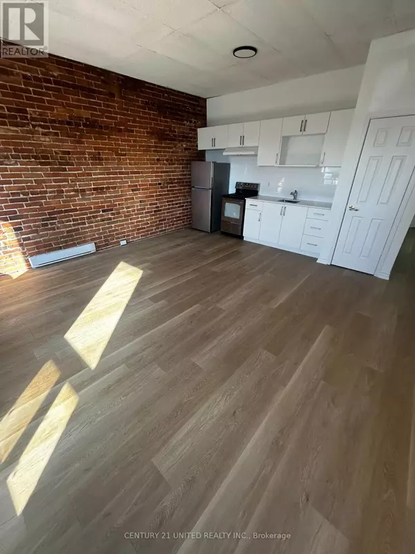 Peterborough (town Ward 3), ON K9H2L2,174.5 Hunter ST West #6