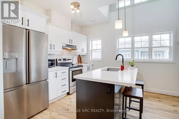 Fort Erie (crystal Beach), ON L0S1B0,12 SHORES LN #B