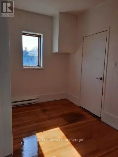 North Dundas, ON K0C1H0,20 King ST #2