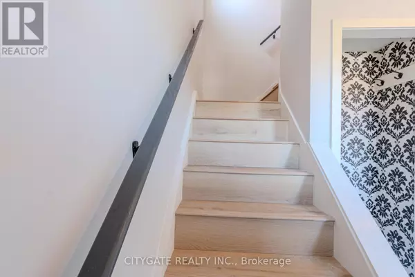 Hamilton (kirkendall), ON L8P2M6,209 Homewood AVE #2