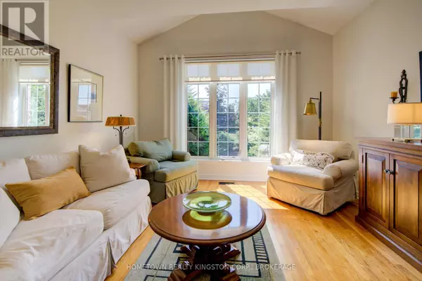 Loyalist (bath), ON K0H1G0,52 GLENORA DRIVE