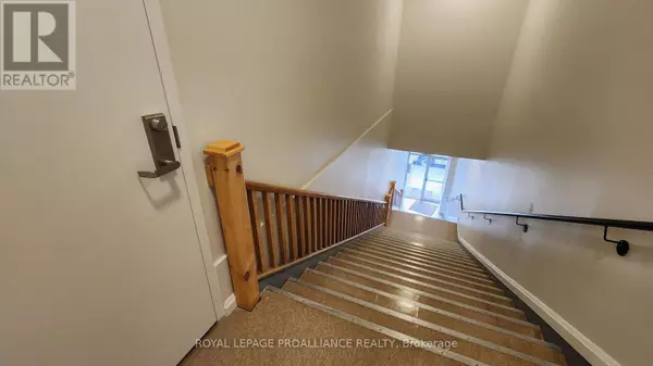 Belleville (belleville Ward), ON K8N2Z6,261 Front ST #3